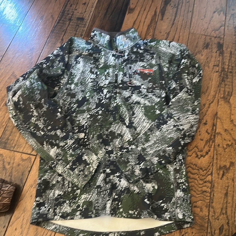 Sitka Middleweight half zip pullover. Size Small. Color Optifade Elevated II